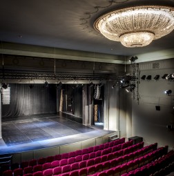 Spektakl w Teatrze Studio | Warszawa-Prezent na Teatr_P