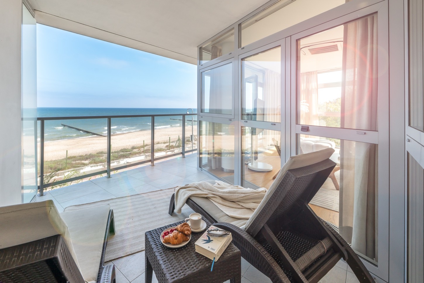 Urokliwy Pobyt w Apartamencie z Centralnym Widokiem na Morze (2 Noce, 2 Osoby) | Dune FAF Mielno Apartamenty | Mielno