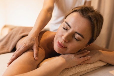 Masaż Relaksacyjny z Seansem w Strefie SPA | Brenna