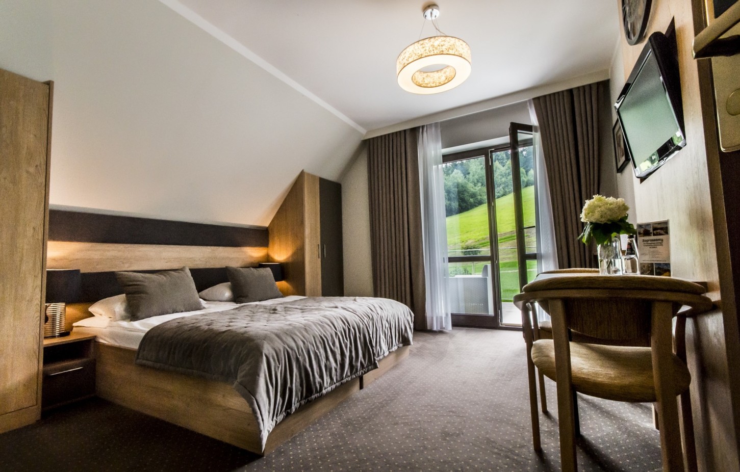 Romantyczny Pobyt (2 Noce, 2 Osoby) | Kompleks "BESKID" | Spytkowice