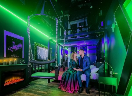 Romantyczny Pobyt w Apartamencie Green (1 Noc, 2 Osoby) | Secret Room | Toruń