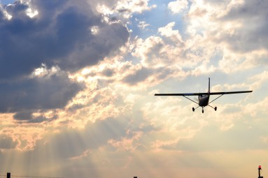 Akrobatyczny Lot Samolotem z Elementami Pilotażu (10 minut) | Leszno-Prezent na Urodziny_S