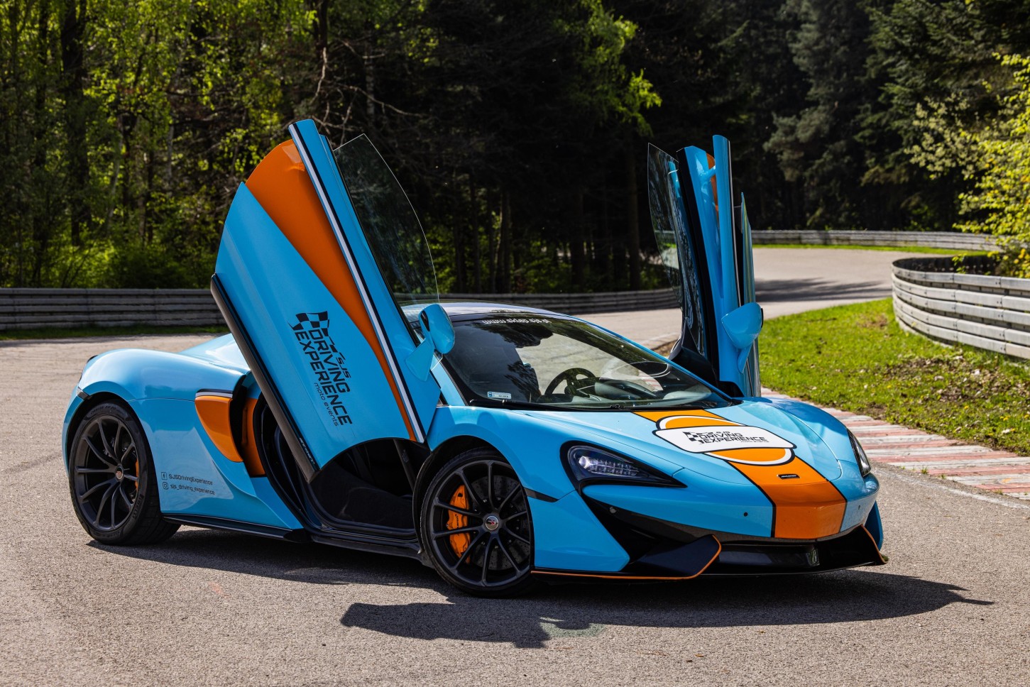 Poprowadź McLaren 570GT | 3 okrążenia | Wiele Lokalizacji 
