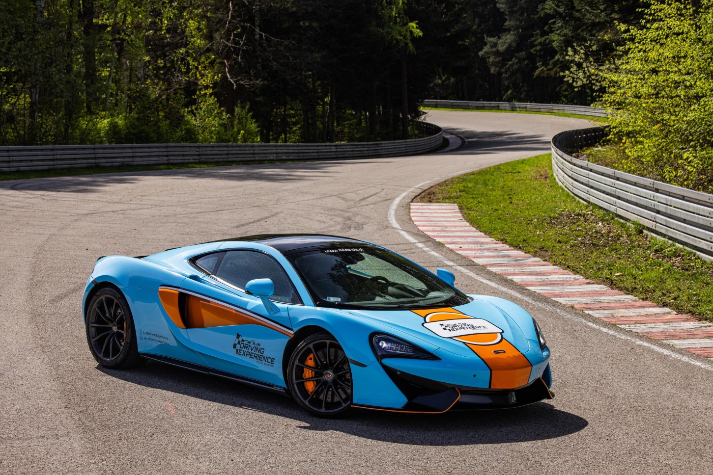 Poprowadź McLaren 570GT | 15 okrążeń | Wiele Lokalizacji 