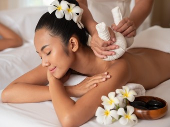 Masaż Stemplami Ziołowymi | Bydgoszcz-Prezent dla Kobiety_S