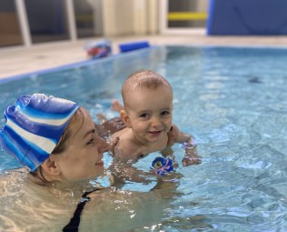 Nauka Pływania dla Niemowląt | Warszawa-Prezent dla Syna_P