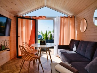 Odprężający Pobyt w Domku z Jacuzzi (1 noc, 1-5 Osób) | Zator | Holiday Park Zator Resort & Spa | Prezent na Walentynki_P