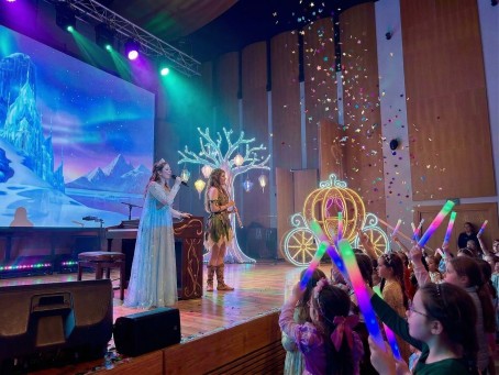 Koncert “Spotkaj Głosy z Bajek” dla Rodziny (1+1) | Wiele Lokalizacji
