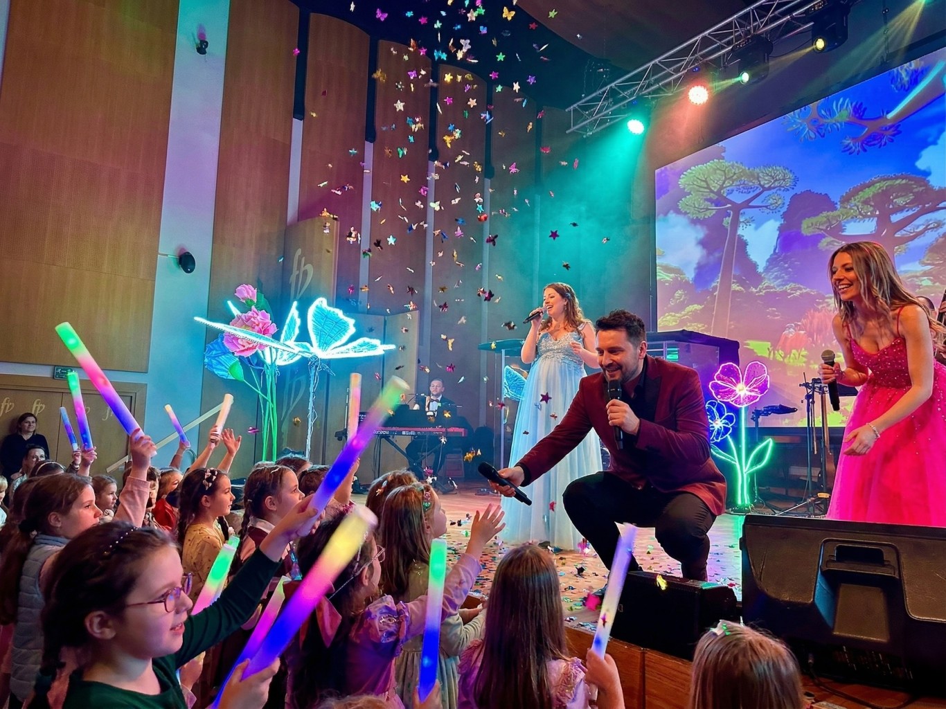 Koncert “Spotkaj Głosy z Bajek” dla Rodziny (2+1) | Wiele Lokalizacji