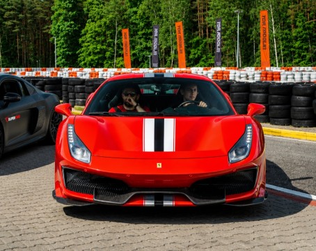 Jazda Ferrari 488 Pista | 1 okrążenie | Wiele Lokalizacji 