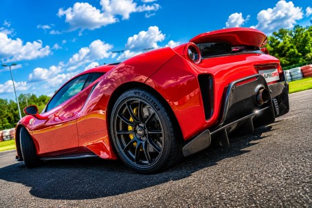 Jazda Ferrari 488 Pista | 2 okrążenia | Wiele Lokalizacji 