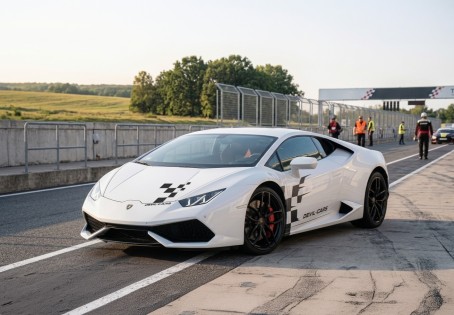 Jazda Lamborghini Huracán | 4 okrążenia | Wiele Lokalizacji